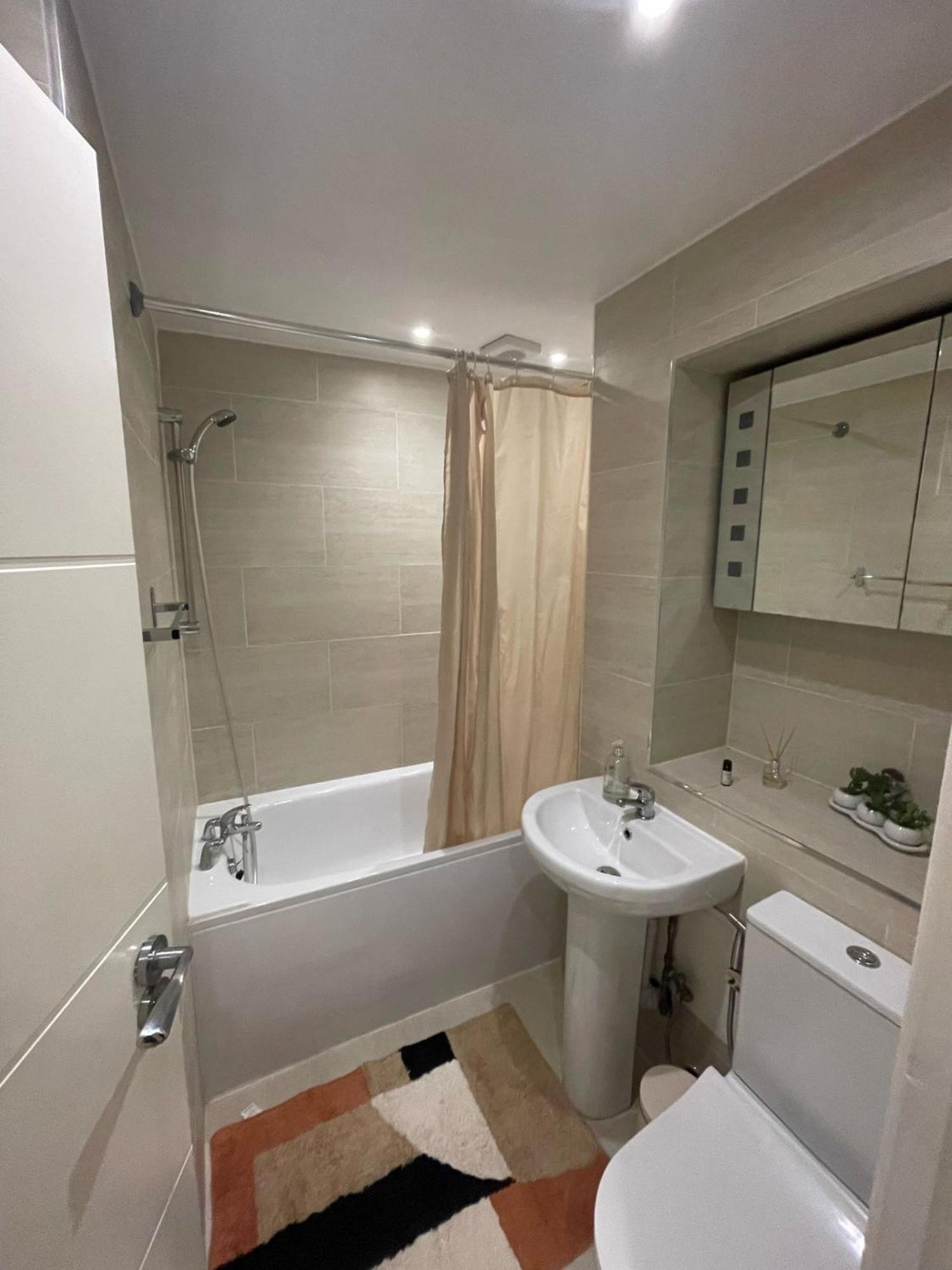 Central Point Apartment ลอนดอน ภายนอก รูปภาพ